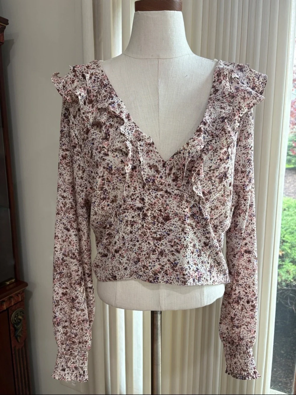 Open Edit Women's ivory multi Flower fields Ruffle V-Neck Blouse crop smocked L